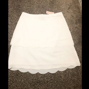 Ann Taylor Factory NWT size 4P white scallop edge skirt.